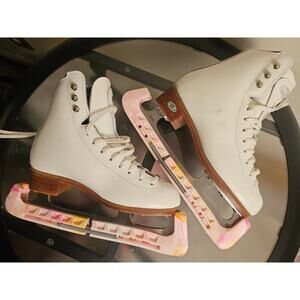 Riedell Edge Model 29 Girls/Ladies Size 3 Leather Ice Skates With Blade Guards